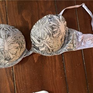 Victoria secret 34C push up bra.